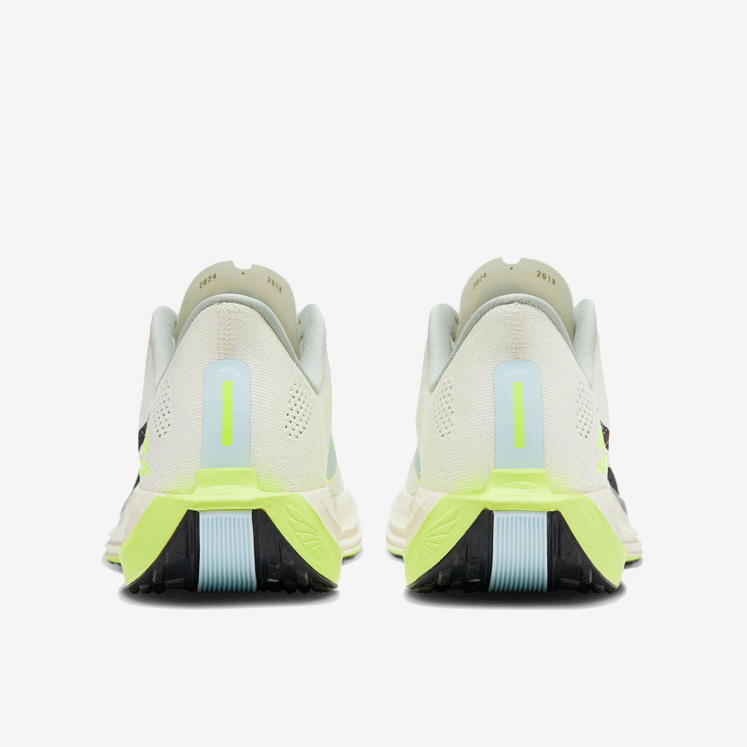 Nike Pegasus Plus - Sail/Black-Pale Ivory