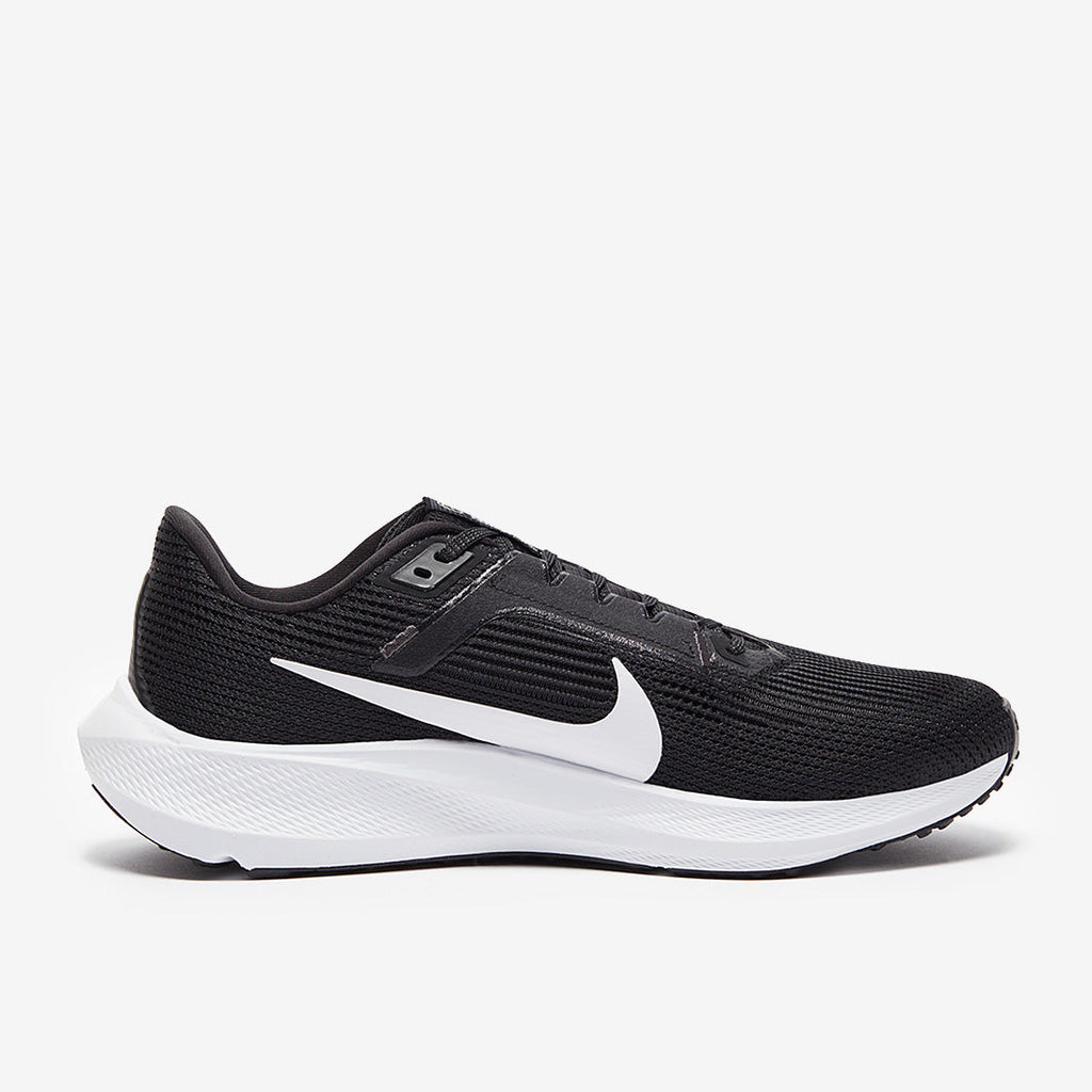 Nike Pegasus 40 - Black/White