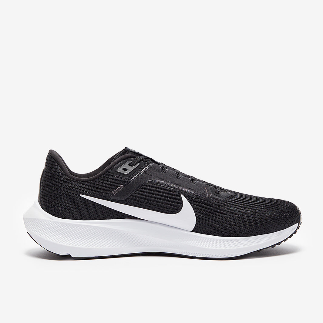 Nike Pegasus 40 - Black/White