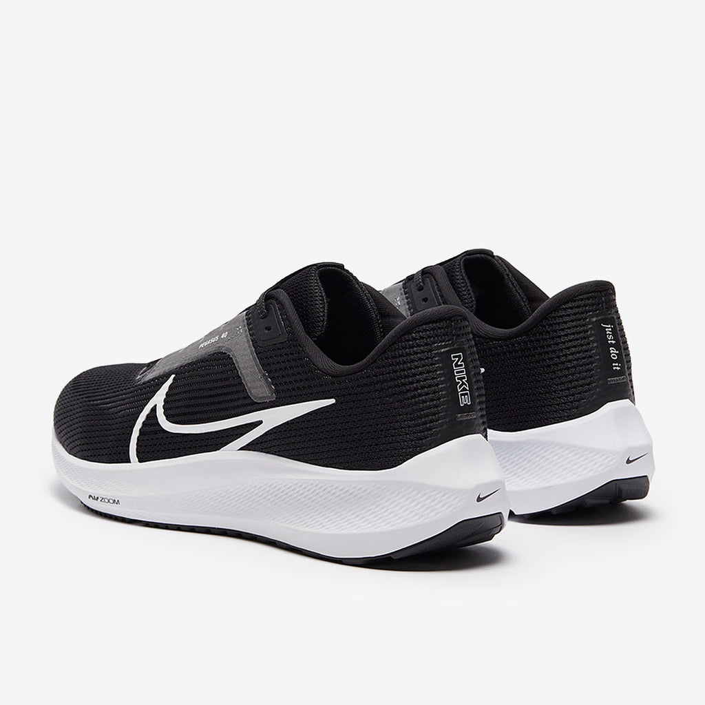 Nike Pegasus 40 - Black/White