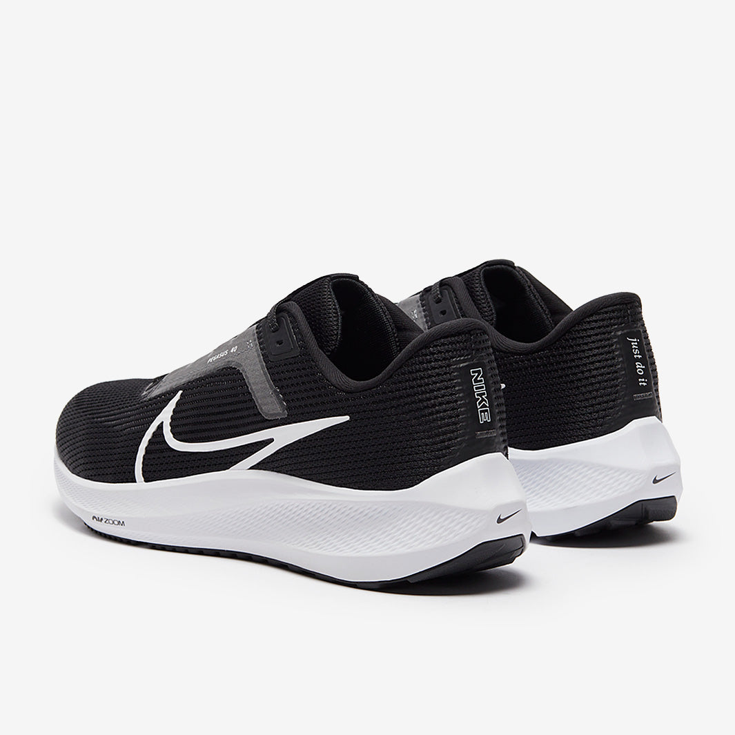 Nike Pegasus 40 - Black/White