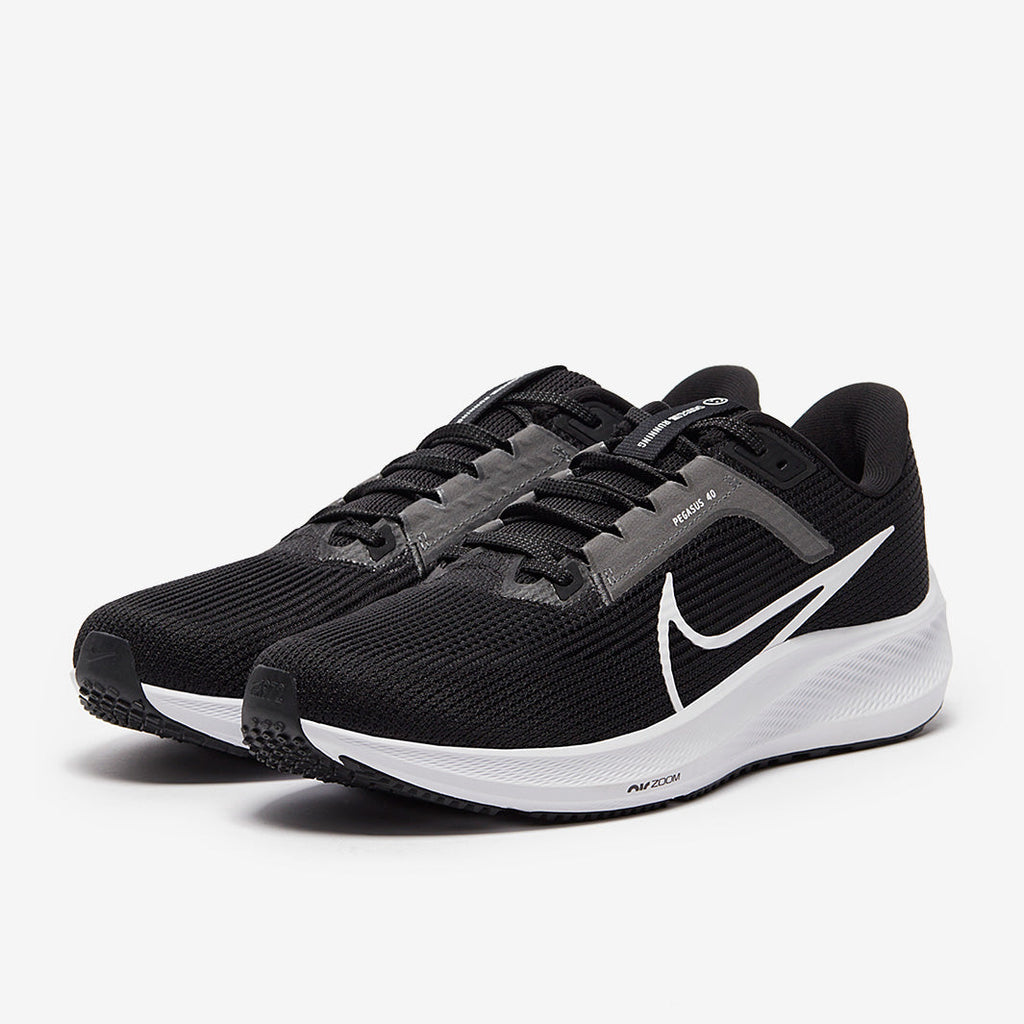 Nike Pegasus 40 - Black/White