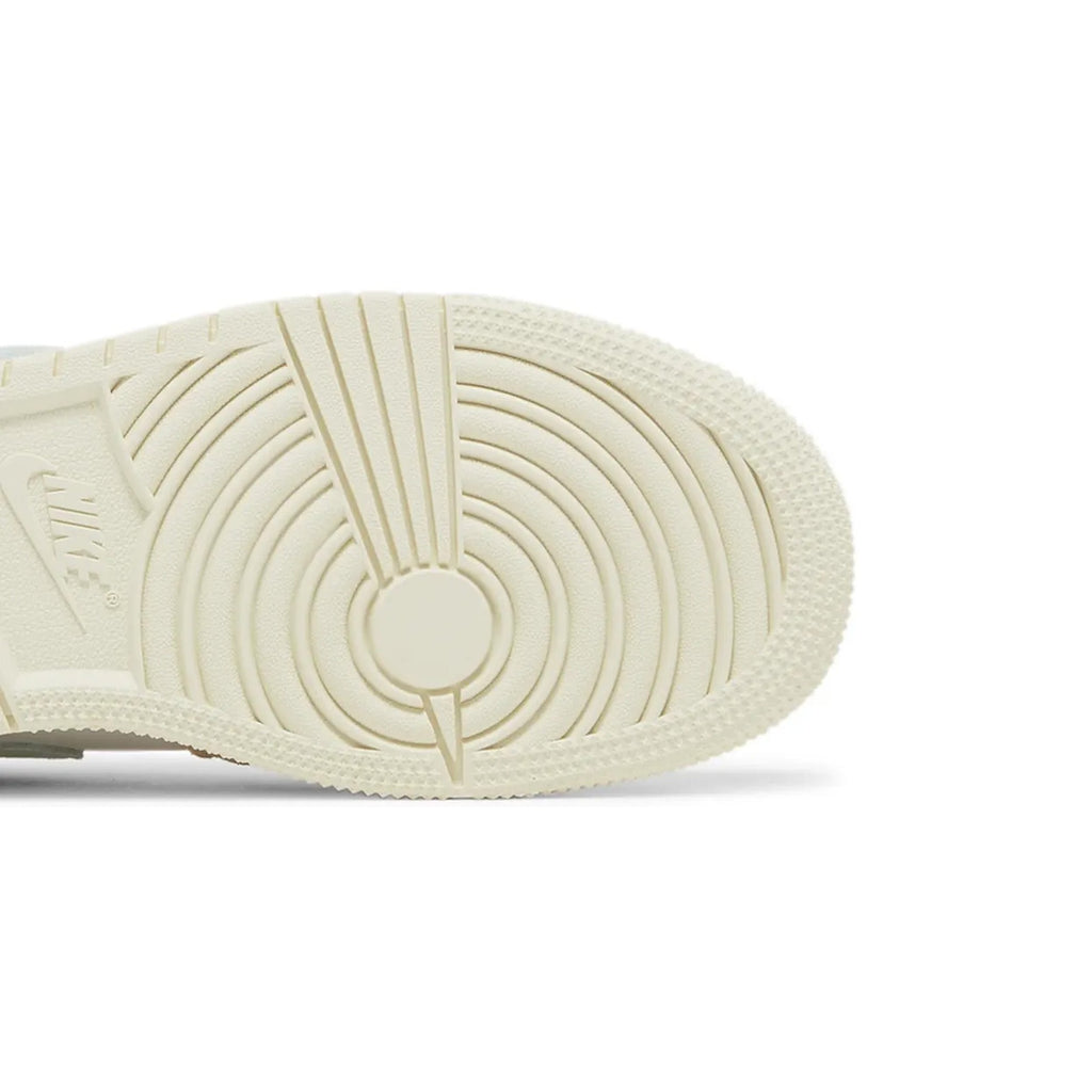 Air Jordan 1 Low SE 'Scalloped Edge Guava Ice' GS (2023)