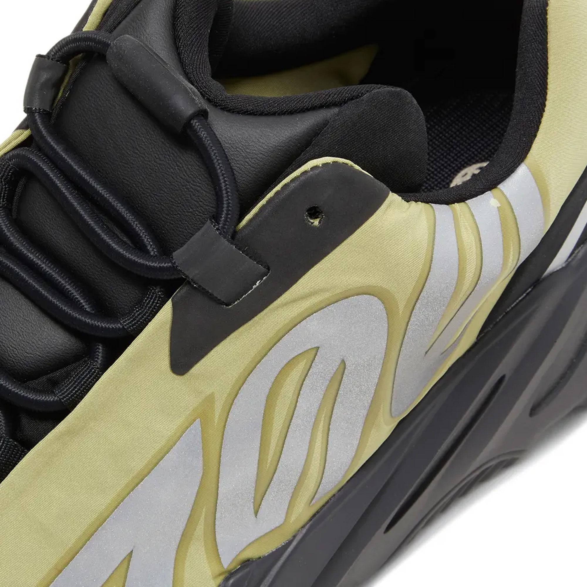 Yeezy Boost 700 MNVN 'Resin' (2022)